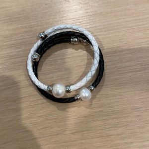 2 Never worn leather bracelet with pearl in middle
